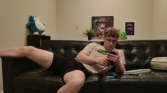 Snapshot of BlueEyedTallGuy94 chatting on September 2025 01:53:02 AM BlueEyedTallGuy94 online show from September 2025 01:53:02 AM