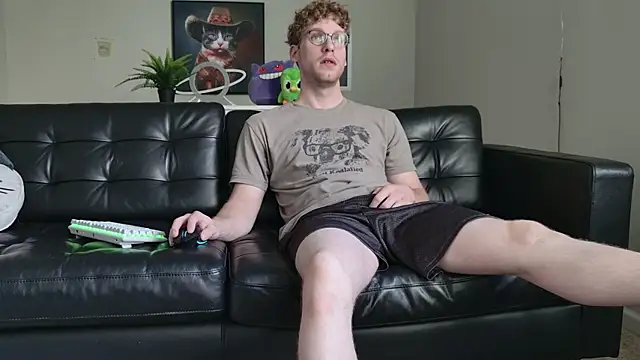 Snapshot of BlueEyedTallGuy94 chatting on September 2025 06:03:01 PM BlueEyedTallGuy94 online show from September 2025 06:03:01 PM