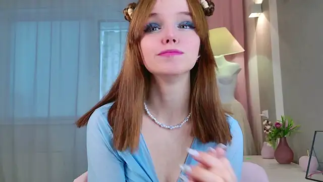 b4by LoL1 online show from October 2025 06:58:01 AM