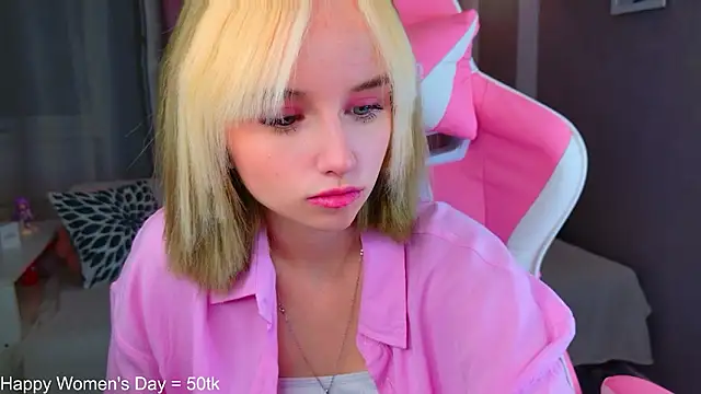 b4by LoL1 online show from March 2026 03:26:02 PM