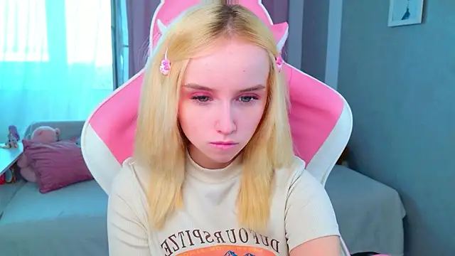 b4by LoL1 online show from February 2026 08:36:02 AM