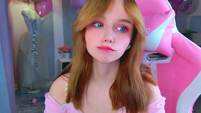 Snapshot of b4by_LoL1 chatting on November 2025 03:33:02 PM b4by LoL1 online show from November 2025 03:33:02 PM