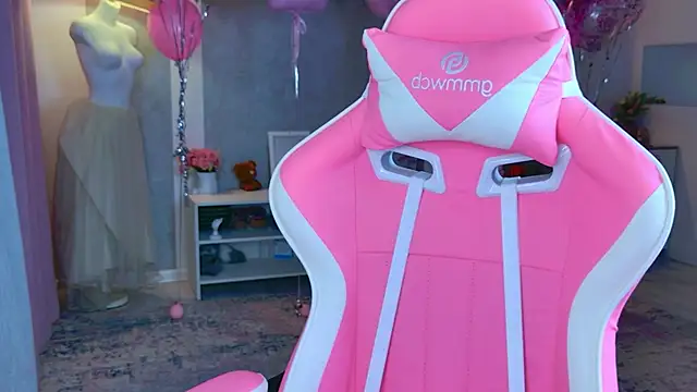 Snapshot of b4by_LoL1 chatting on November 2025 05:46:02 PM b4by LoL1 online show from November 2025 05:46:02 PM