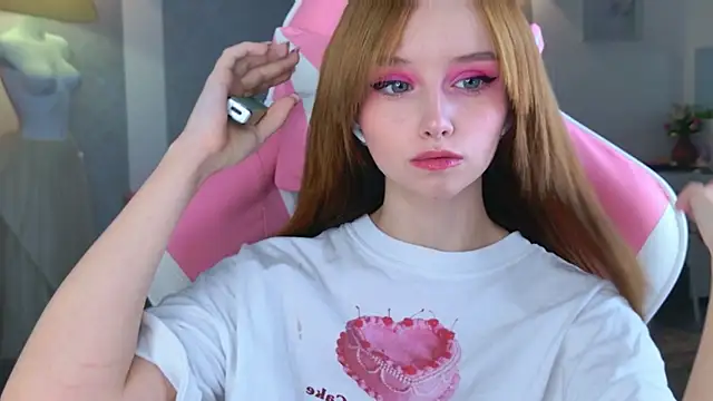 Snapshot of b4by_LoL1 chatting on November 2025 04:34:02 PM b4by LoL1 online show from November 2025 04:34:02 PM