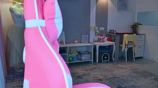 Snapshot of b4by_LoL1 chatting on November 2025 01:45:02 PM b4by LoL1 online show from November 2025 01:45:02 PM