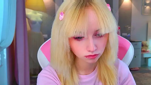 b4by LoL1 online show from February 2026 10:24:02 AM