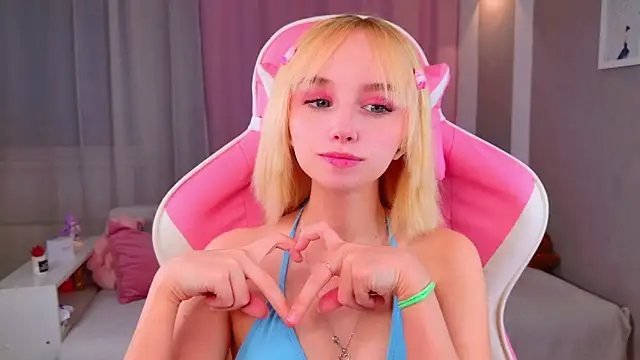 b4by LoL1 online show from February 2026 01:33:01 PM