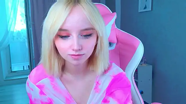 b4by LoL1 online show from April 2026 04:19:01 AM