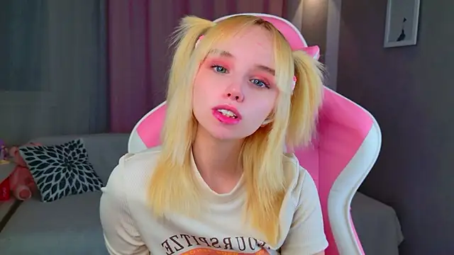 b4by LoL1 online show from March 2026 02:13:01 PM