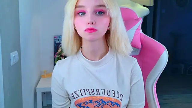 b4by LoL1 online show from April 2026 09:24:01 AM