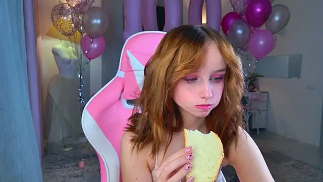 Snapshot of b4by_LoL1 chatting on November 2025 12:59:01 PM b4by LoL1 online show from November 2025 12:59:01 PM