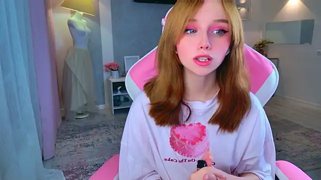 Snapshot of b4by_LoL1 chatting on December 2025 11:31:01 AM b4by LoL1 online show from December 2025 11:31:01 AM