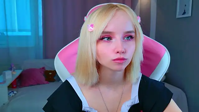 b4by LoL1 online show from March 2026 01:07:01 PM