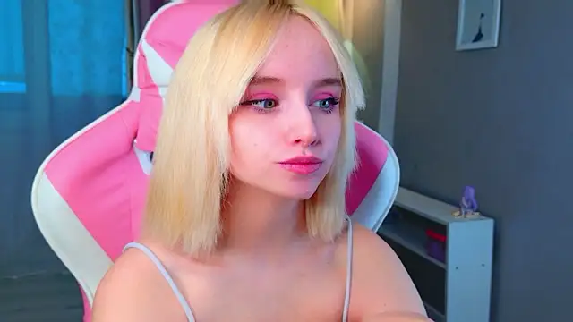 b4by LoL1 online show from March 2026 01:44:01 PM