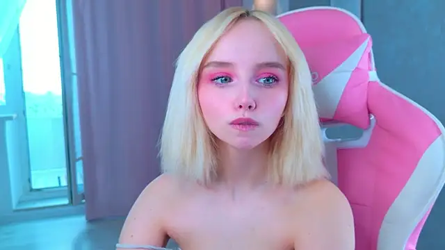 b4by LoL1 online show from April 2026 06:20:01 AM