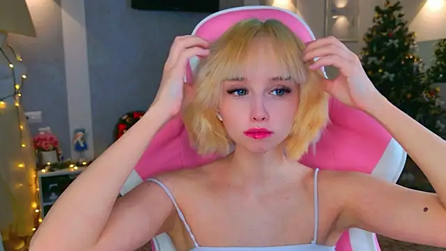 b4by LoL1 online show from January 2026 02:54:02 PM