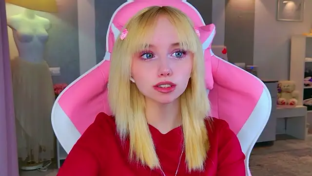 b4by LoL1 online show from February 2026 12:38:01 PM