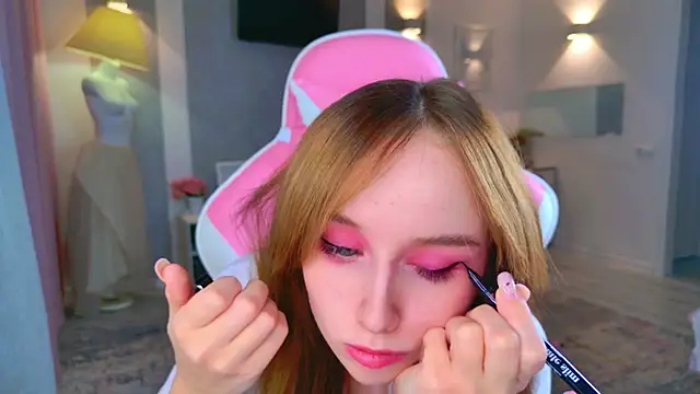 Snapshot of b4by_LoL1 chatting on December 2025 11:23:02 AM b4by LoL1 online show from December 2025 11:23:02 AM