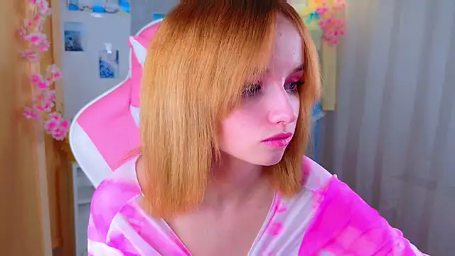 b4by LoL1 online show from May 2026 03:32:02 PM