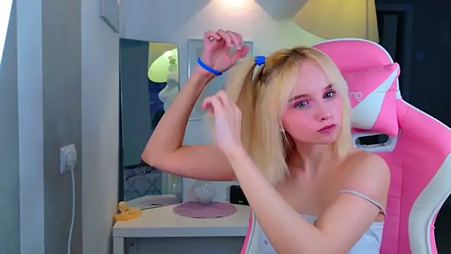 b4by LoL1 online show from April 2026 12:31:01 PM