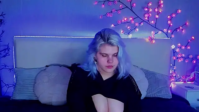 JoannLowe online show from November 2025 08:35:01 PM