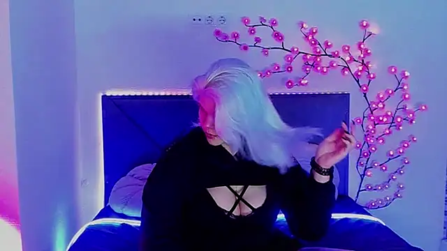 JoannLowe online show from April 2026 07:28:02 PM