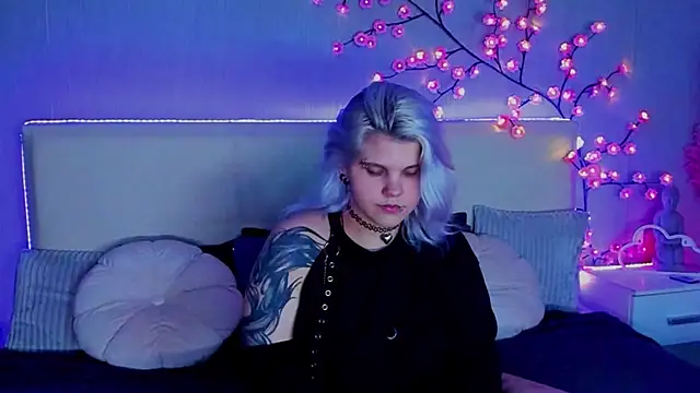 JoannLowe online show from September 2025 07:20:02 PM