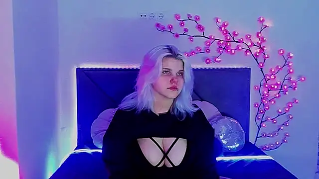 JoannLowe online show from April 2026 07:26:02 PM