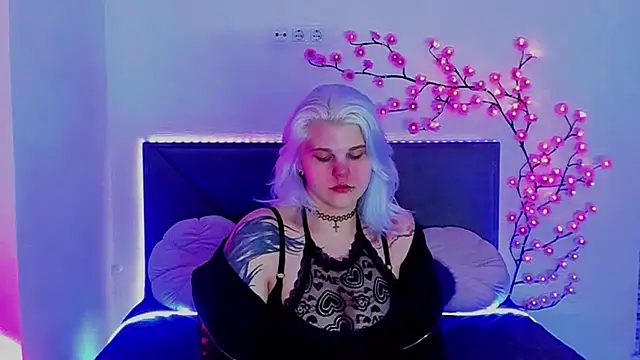 JoannLowe online show from April 2026 07:41:02 PM