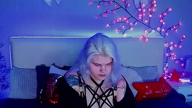 JoannLowe online show from December 2025 08:14:01 PM