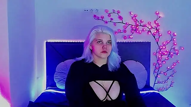 JoannLowe online show from April 2026 07:58:02 PM