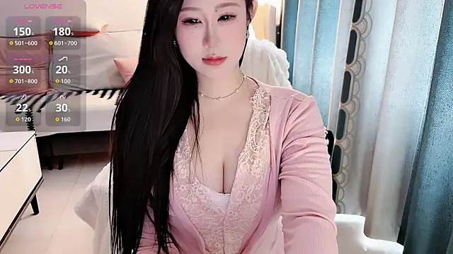 QQ-tutu online show from November 2025 02:12:01 AM