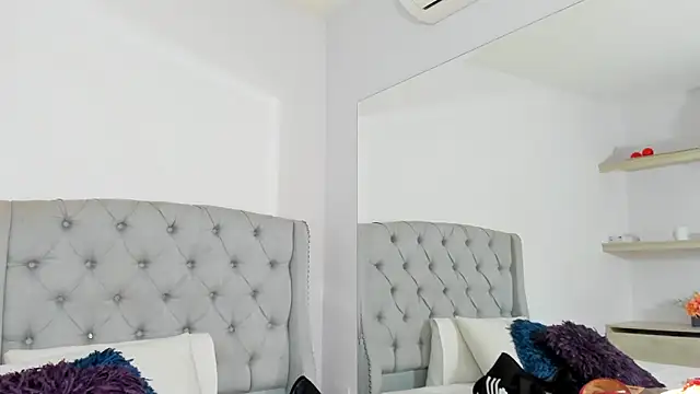 TianaReedd online show from October 2025 01:02:01 PM
