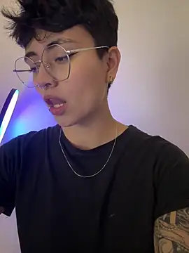 Ashley Chriss online show from March 2025 11:03:01 AM