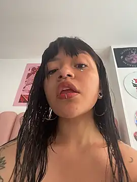 Ashley Chriss online show from November 2025 06:41:02 PM