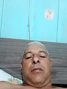 Snapshot of gordonunes chatting on December 2025 04:57:02 AM gordonunes online show from December 2025 04:57:02 AM