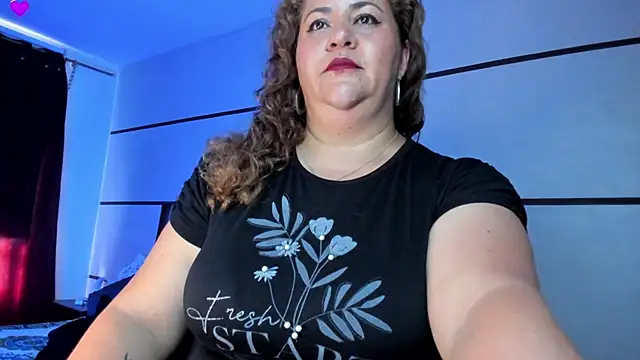 nathylovexx online show from February 2025 04:00:02 PM