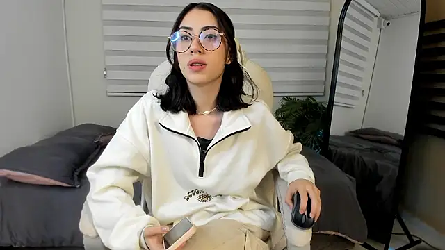 Catyloves online show from January 2026 11:00:01 PM