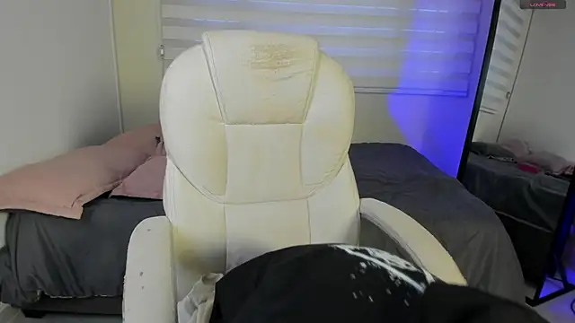 Catyloves online show from November 2025 09:48:01 PM