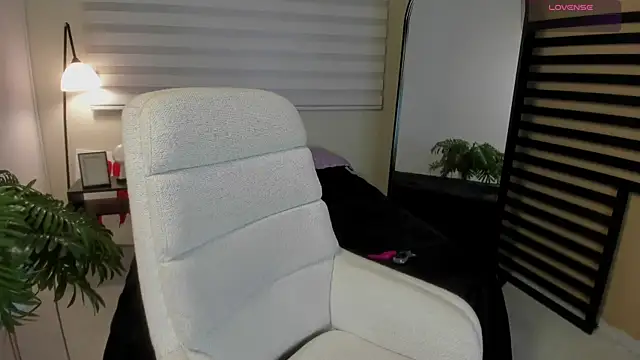 Catyloves online show from April 2026 10:06:02 PM