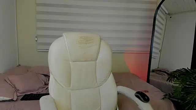 Catyloves online show from December 2025 10:14:02 PM