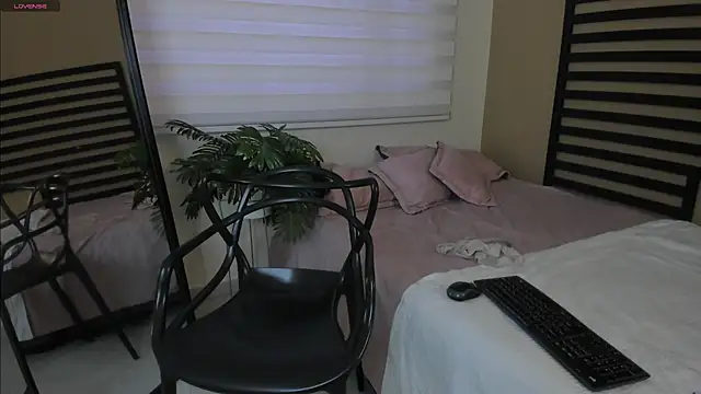 Catyloves online show from February 2026 10:17:01 PM