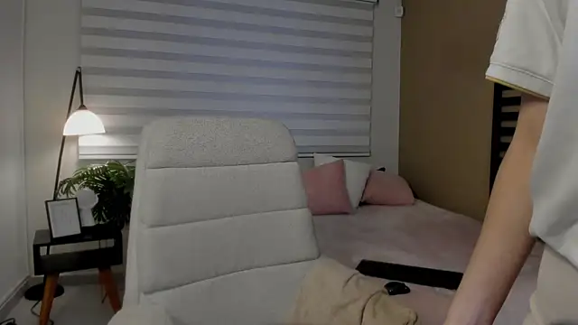 Catyloves online show from May 2026 10:23:01 PM