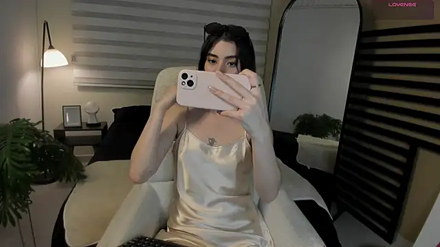 Catyloves online show from April 2026 10:03:01 PM