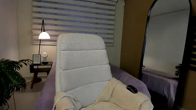 Catyloves online show from April 2026 10:03:02 PM