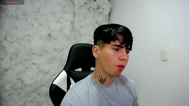 Tayson Rivers online show from November 2025 03:27:01 AM