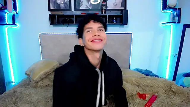 Snapshot of Tayson_Rivers chatting on December 2024 09:33:01 AM Tayson Rivers online show from December 2024 09:33:01 AM