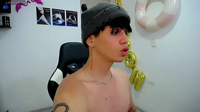 Snapshot of Tayson_Rivers chatting on September 2025 12:27:02 PM Tayson Rivers online show from September 2025 12:27:02 PM