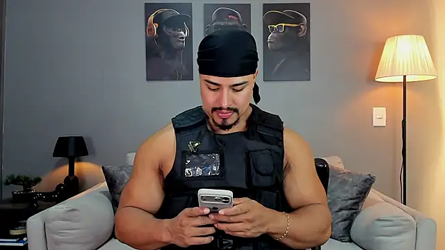 Snapshot of ApoloMakris chatting on October 2025 10:17:02 PM ApoloMakris online show from October 2025 10:17:02 PM