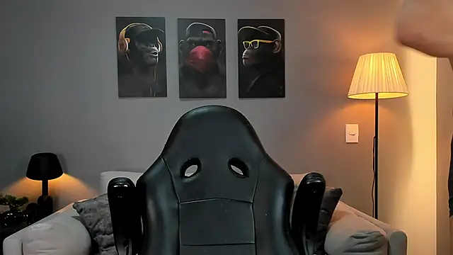 Snapshot of ApoloMakris chatting on December 2025 08:53:02 PM ApoloMakris online show from December 2025 08:53:02 PM